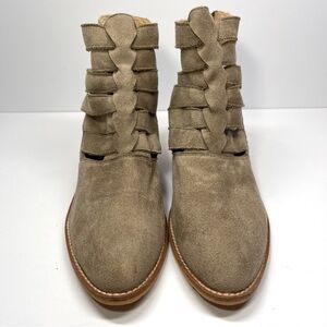A Rider Girl Suede Ankle Boots Women’s Size‎ 6 Taupe